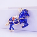 Exquisiter Schlüsselanhänger fliegendes Pferd aus blauem Emaille mit bunten Strasssteinen - 13.4x6.5cm / Blau