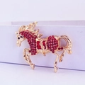 Llavero de caballo volador dorado con diamantes de imitación rojos - Embalaje Individual / Rojo
