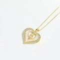 Detalle del collar de corazón con nácar y relieve de la Virgen María en acabado oro - Estilo Corazón (XL3172MA1-5)
