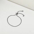 Pulsera ajustable de cadena box color gunmetal con cierre deslizante y detalles de circón - Negro