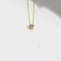 Collier élégant avec pendentif cœur doré, pierre bleue et halo de cristaux blancs - Bleu