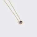 Collier élégant en chaîne dorée avec un petit pendentif cœur bleu orné de zircons cubiques - Bleu foncé