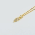 Collier doré raffiné avec pendentif en forme d'aile serti de zircons cubiques brillants - Style Ailes (XL3238-1MA1-3)
