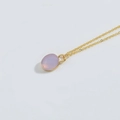 Minimalistische Goldkette mit ovalem lavendelfarbenem Edelstein-Anhänger für Alltag - Hellviolett