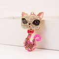 Süßer Katzenkopf Schlüsselanhänger mit Goldrahmen, weißen Steinchen und Emaille-Finish - Einzelverpackung / Rosa