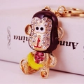 Porte-clés singe doré adorable avec strass brillants rose et blanc tenant une banane - Emballage Individuel / Rose