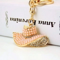 Portachiavi a forma di cappello da cowboy dorato con perline rosa e strass luccicanti - Pesca