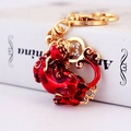 Chinese rode Pixiu sleutelhanger met gouden randen en schitterende diamanten details - Rood