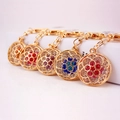 Set of 5 gold hollow flower keychains with colorful rhinestones for women's bags - Random Color