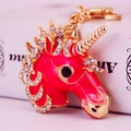 Portachiavi unicorno in metallo con strass e smalto rosso per borse e chiavi auto - Rosa