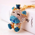 Portachiavi a forma di maialino blu con lega dorata e strass di cristallo lucidi - Peso 66,1 g Lunghezza 12,2 * 4 cm / Blu
