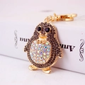 Portachiavi creativo a forma di pinguino con strass grigio scuro e iridescenti su base oro - Grigio