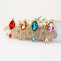 Set di quattro portachiavi a giglio dorati con cristalli colorati e strass scintillanti - Colore Casuale
