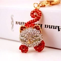 Portachiavi gatto carino in oro con strass rossi e bianchi su sfondo decorativo - Confezione singola in busta OPP / Rosso