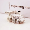 Silberner Vintage-Dampfzug Schlüsselanhänger mit Strass und weißer Emaille - Zug-Stil / Silber