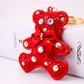 Portachiavi a forma di orso con strass rossi, fiocco lucido e anello in oro - Rosso