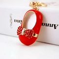 Creatieve rode emaille schoen sleutelhanger met strass strik en gouden metalen ring - Rood