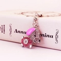 Portachiavi a forma di cane con cristalli chiari e rossi su anello in metallo argento - Rosa