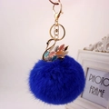 Portachiavi cigno in pelliccia sintetica blu scuro con pietre occhio di gatto e gancio oro - confezione individuale / Colorato + Pompon Blu Scuro
