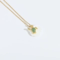 Gouden ketting met groene zirkonia schildpad hanger en witte schelp inleg voor dames - Groene Zirconia Zeeschildpad (MA1-1)