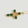 Collar cruz Virgen María dorado con circonitas verde esmeralda en forma de gota - Zircón Verde