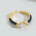 Anillo ajustable con esmalte negro y una brillante circona blanca en forma de pera - Negro (RG9523-2)