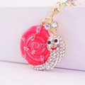 Simpatico portachiavi a lumaca con strass e smalto rosa con ciondolo in metallo dorato - Rosa