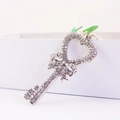 Funkelnder Strass Schlüsselanhänger mit Herz und Schleife für Damen Handtaschen Zubehör - Gewicht 32.6g Länge 14.3*3.1CM / Weiß K/Silber