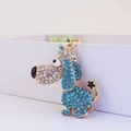 Portachiavi a forma di cane con strass blu e bianchi su una base in metallo dorato - Blu
