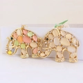 Niedlicher goldener Elefant Schlüsselanhänger mit Opalsteinen und funkelnden Kristallen - Einzelstück / Zufällige Farbe