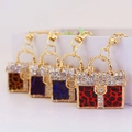 Porte-clés mini sac à main léopard avec strass en rouge, bleu, violet et jaune vif - Couleur Aléatoire