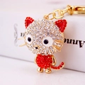 Schattige vergulde kat sleutelhanger met glanzende witte en rode strass steentjes - Rood