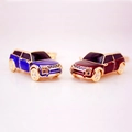 Portachiavi mini SUV in blu e rosso bordeaux con finitura in metallo dorato - Colore Casuale