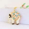 Simpatico portachiavi a elefante in smalto crema con pietre opali blu dorate - Confezione Singola / Elefante Bianco