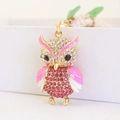 Schattige roze uil sleutelhanger met kristallen en gouden metalen afwerking voor tassen - Dieproze