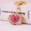 Glitzernder Schweine-Schlüsselanhänger mit weißen und rosa Strasssteinen auf Gold - Rosa