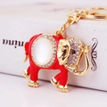 Portachiavi creativo a forma di elefante rosso con opale e strass brillanti placcati oro - Rosso