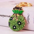 Portachiavi borsa portafortuna con cristalli verdi, decori floreali e catena dorata - Verde