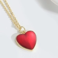 Collana minimalista in oro 14k con un pendente a cuore rosso dalla finitura lucida - Cuore