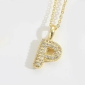 Collier minimaliste en or avec pendentif lettre P et micro-pavage en zircone - Lettre P