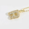 Collier avec pendentif lettre R doré serti de zircons brillants de style minimaliste - Lettre R