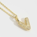 Collier en or avec pendentif lettre V serti de zircons brillants au fini poli et élégant - Lettre V