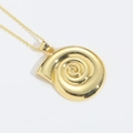 Collar con colgante de caracola en oro pulido con circonita para estilo de vacaciones - Dorado Espiral