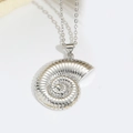 Collar con colgante de concha de nautilo de plata y circonita para playa - Nautilo (Plateado)
