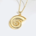 Collar de colgante de caracola dorada con circonitas para un estilo retro de playa - Náutilo Dorado (XL3522-1)