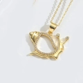 Elegante collar con colgante de caracol chapado en oro con brillantes piedras de circonia - Caracol (Dorado)