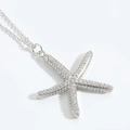 Collana con ciondolo a stella marina in finitura argento con zirconi micro-pave su catena - Stile Stella Marina (Argento)