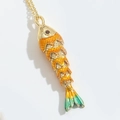 Collana con ciondolo a forma di pesce mobile con smalto arancione e catena d'oro - Goldfish