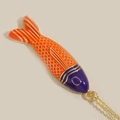 Chique emaille visvormige hanger ketting met oranje en paarse kleuren op gouden ketting - Blauw Oranje