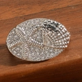 Silberne ovale Brosche mit Seestern und Muschel Motiv, besetzt mit weißen Zirkonia - Seestern Muschel Stil (Silber)